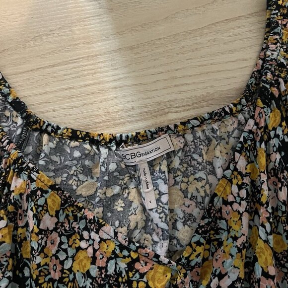 BCBGeneration Blouse Size Small Garden Floral Surplice Wrap Crop Top V Neck - Picture 7 of 10